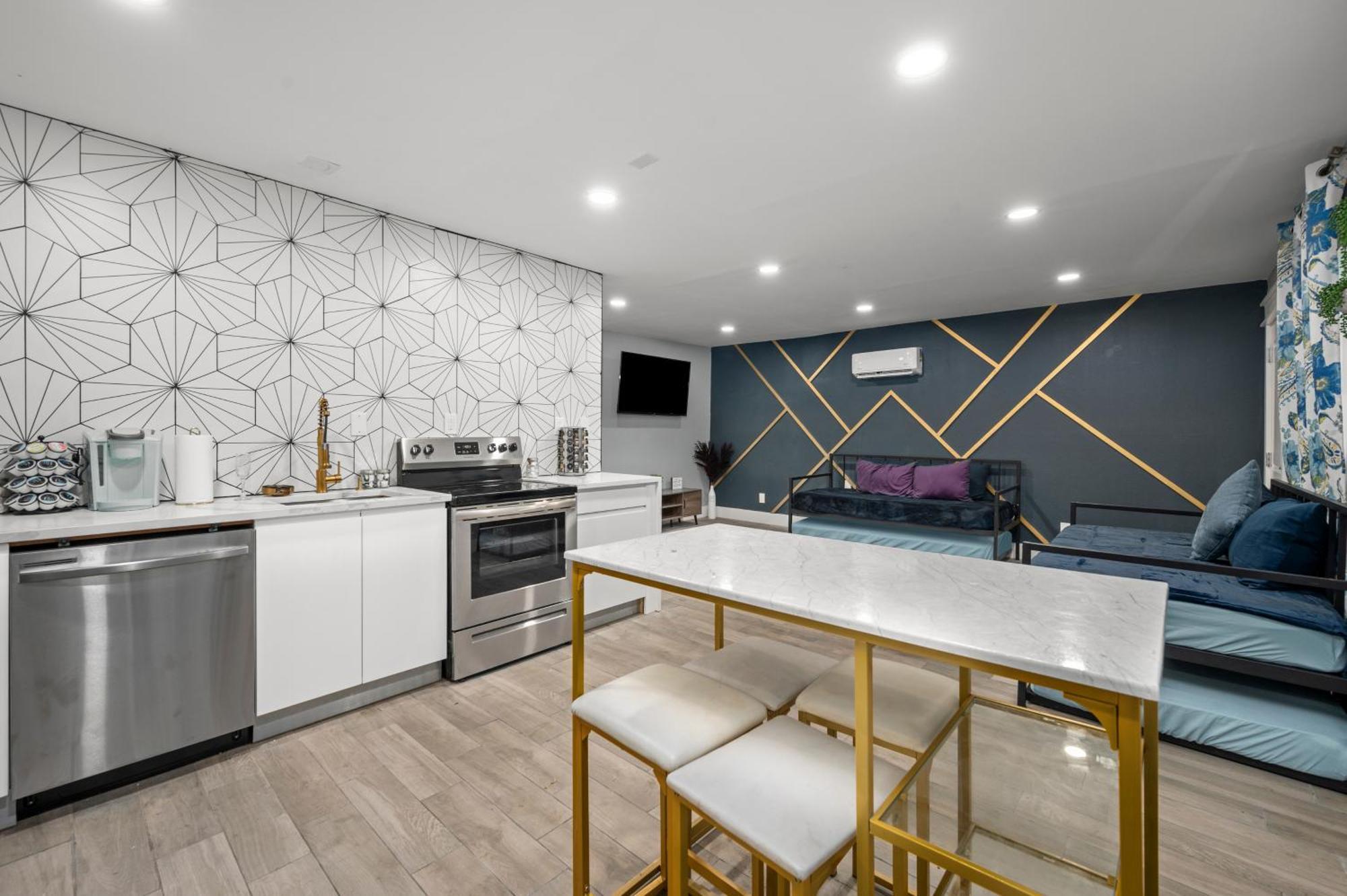 Comfortable 2Br Uptown Escape With Free Park 휴스턴 외부 사진