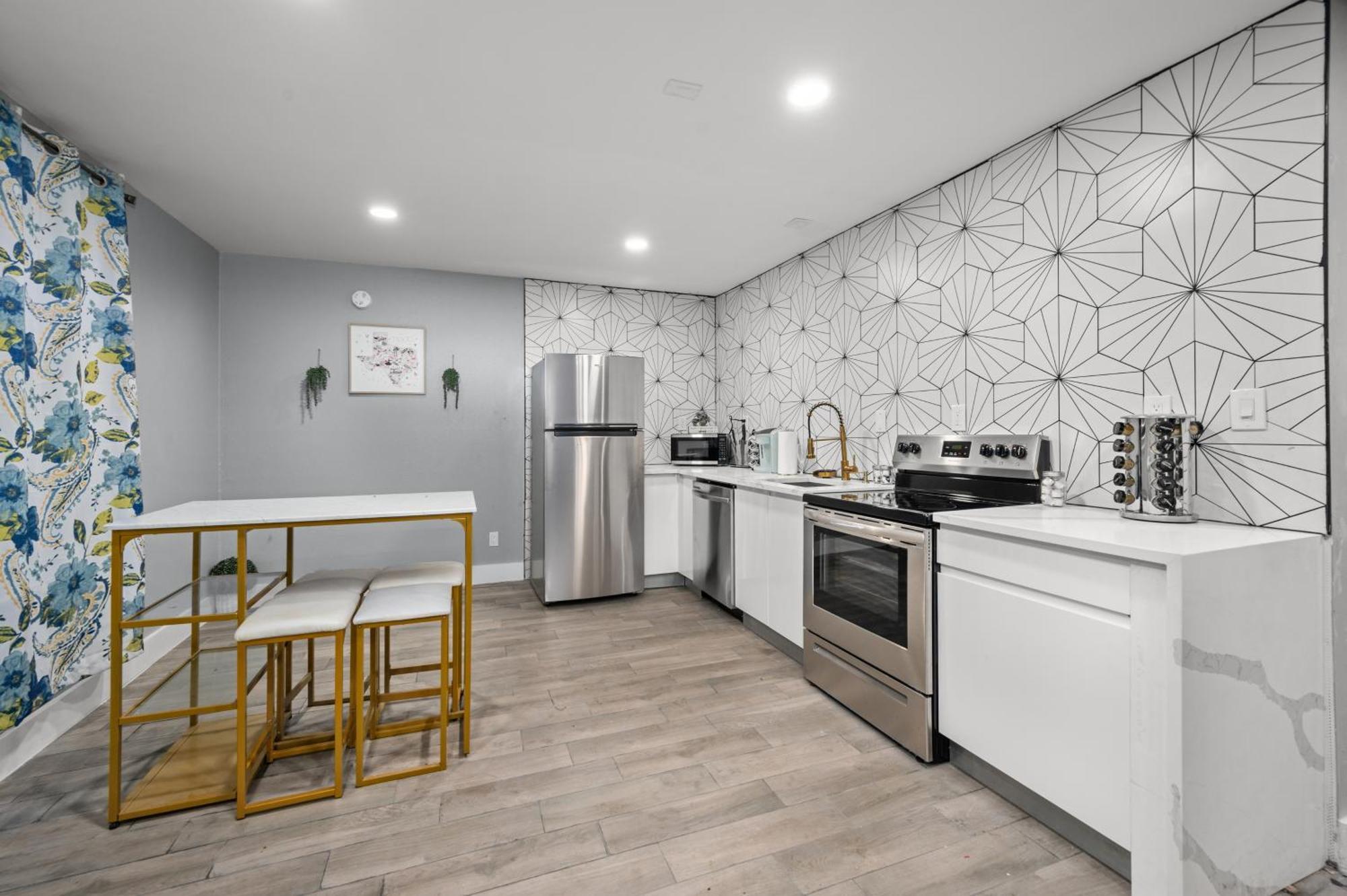 Comfortable 2Br Uptown Escape With Free Park 휴스턴 외부 사진